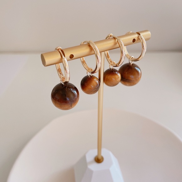 Gold plated brass natural tiger eye hoop earrings - Picture 3 of 4